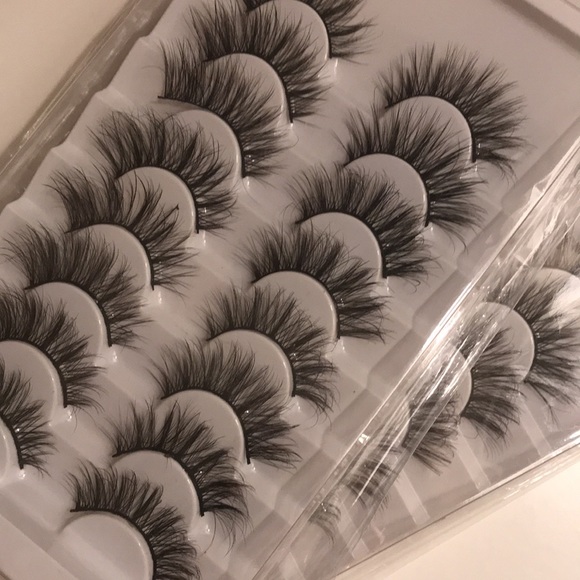 Fake Lashes Box of 8 pair - Picture 5 of 5